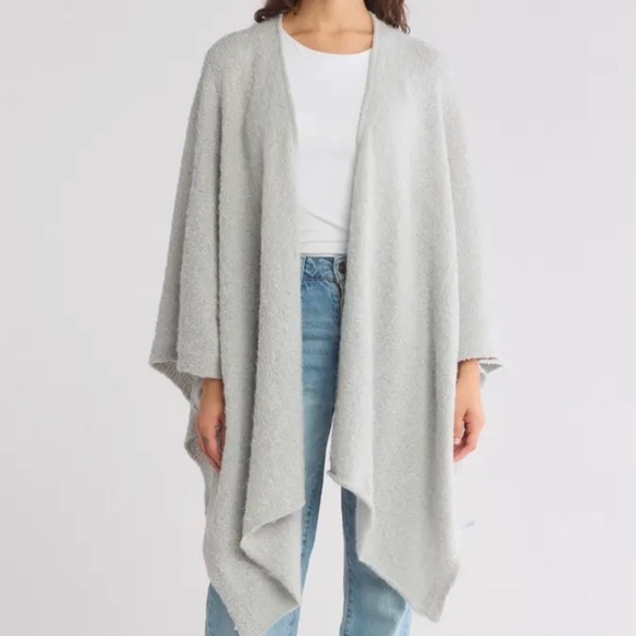 Everyday cozy wrap with hood/pockets NWOT model wearing light gray in 1st pic - Picture 1 of 8